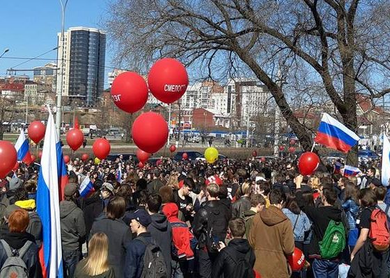 Сторонники оппозиционного политика и блогера Алексея Навального провели в субботу, 5 мая, в центре Перми протестную акцию «Он нам не царь!». Такие митинги, демонстрации и шествия прошли в 90 городах России и были приурочены к инаугурации президента Владимира Путина, которая состоится 7 мая.